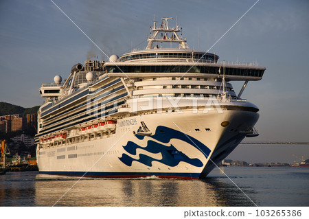 Nagasaki Port early in the morning when a luxury cruise ship arrives Nagasaki Port early in the morning when a luxury cruise ship arrives 103265386
