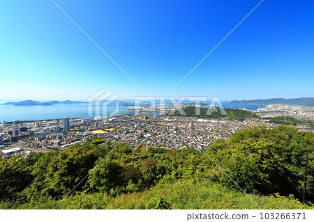 [Kagawa Prefecture] Seto Ohashi Bridge seen from Aonoyama Observatory in sunny weather 103266371
