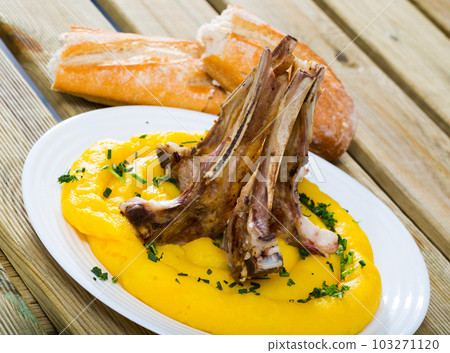 Young lamb ribs with mashed potatoes Young lamb ribs with mashed potatoes 103271120