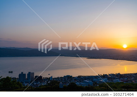 [Sunset material] Sunset seen from Tateishi Park [Nagano Prefecture] 103271404