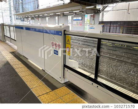 A station with a home door A station with a home door 103271570