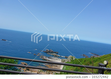 男鹿半島斜海岸線 103272442