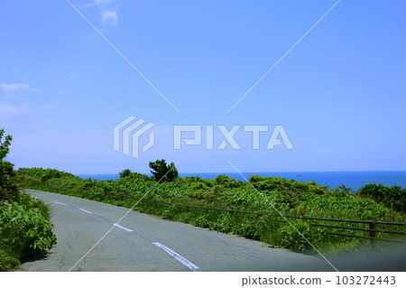 Curve of the coastline of the Oga Peninsula Curve of the coastline of the Oga Peninsula 103272443