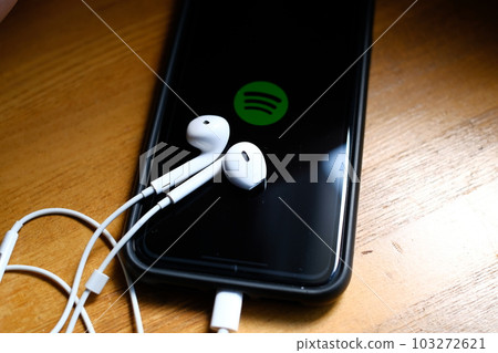 Wired earphones and streaming services Wired earphones and streaming services 103272621