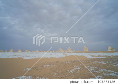 morning white desert 103273386