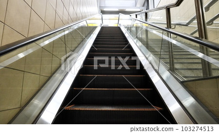 Station escalator 103274513