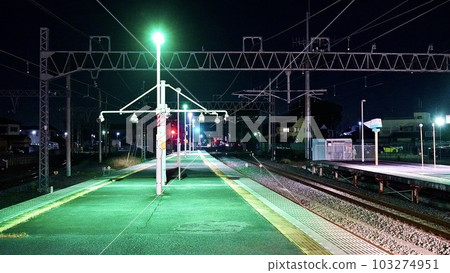 夜間東武伊勢崎線羽生站站台 夜間東武伊勢崎線羽生站站台 103274951