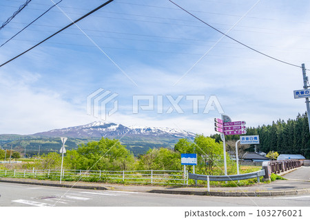 從那曾白橋、那曾白瀧十字路口看到的鳥海山 103276021