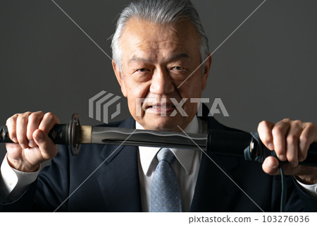 持劍之人』 103276036