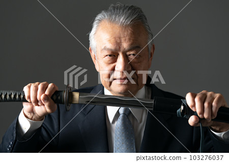 持劍之人』 103276037