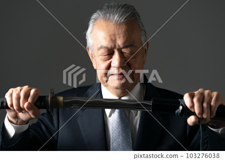 持劍之人』 103276038