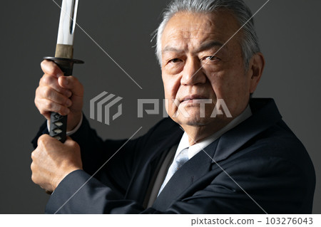 持劍之人』 103276043
