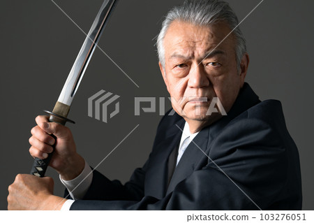 持劍之人』 103276051