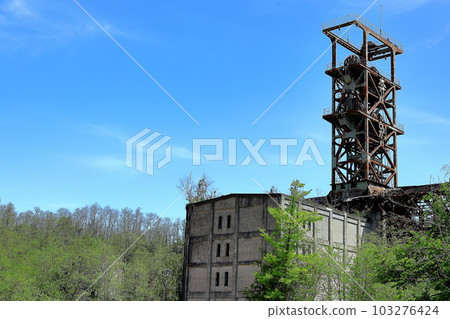 Former Sumitomo Benbetsu Coal Mine shaft tower in Ikushunbetsu-cho, Mikasa City, Hokkaido 103276424