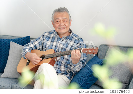 Senior men playing the guitar 103276463