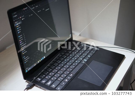 表面筆記本電腦 103277743