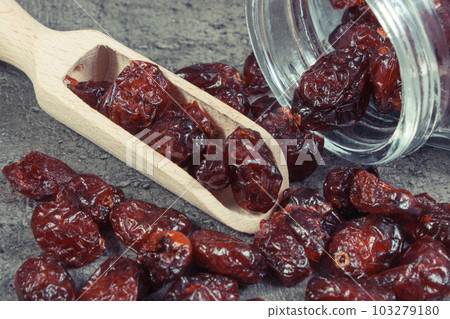 Healthy cranberries containing vitamins and minerals 103279180