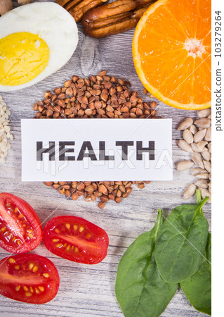 Food containing natural folic acid, dietary fiber and vitamins or minerals. Healthy eating Food containing natural folic acid, dietary fiber and vitamins or minerals. Healthy eating 103279264