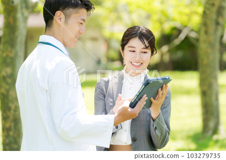 西裝男醫生照片 西裝男醫生照片 103279735