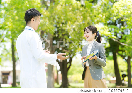 西裝男醫生照片 103279745