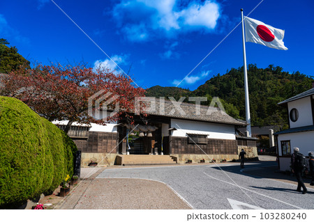 [Izumo no Kuni Ichinomiya] 島根縣出雲市出雲大社千家國藏館2號館 103280240