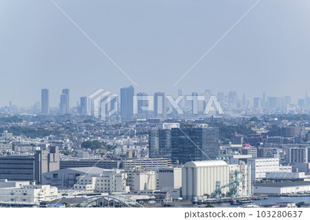 使用超長焦鏡頭從橫濱港未來的高處拍攝的風景，拍攝於東京市中心的方向 時間流逝 103280637