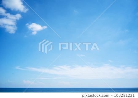 Sea and sky background material [Ninomiya Town, Kanagawa Prefecture] 103281221