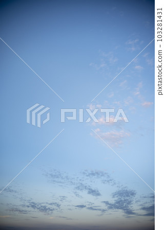 Summer sunset sky material [Tokyo] 103281431