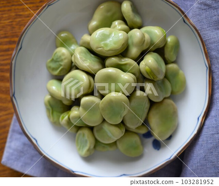 煮蠶豆，蠶豆，煮蠶豆，煮蠶豆在碗裡 103281952