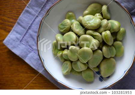 煮蠶豆，蠶豆，煮蠶豆，煮蠶豆在碗裡 103281953