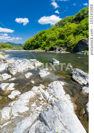 《Saitama Prefecture》 Nagatoro in early summer, fresh green rock pavement 《Saitama Prefecture》 Nagatoro in early summer, fresh green rock pavement 103283069