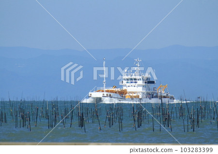 Omuta City Miike Port Research ship entering the port, 103283399