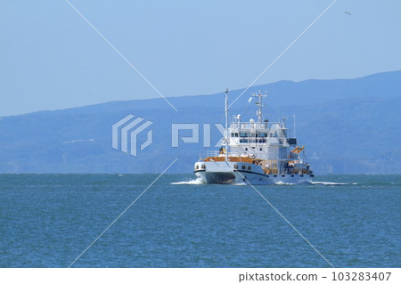 Omuta City Miike Port Research ship entering the port, 103283407