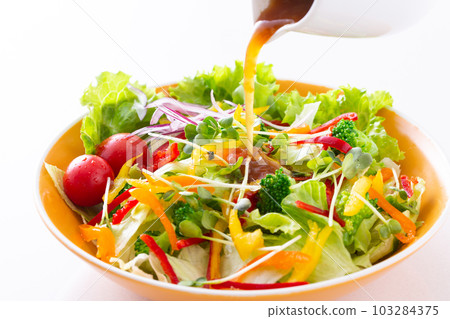 Vegetable salad with Japanese dressing 103284375