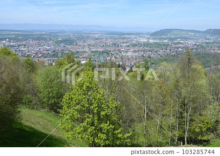 [Switzerland] Old Town of Bern seen from Gurten Mountain 103285744
