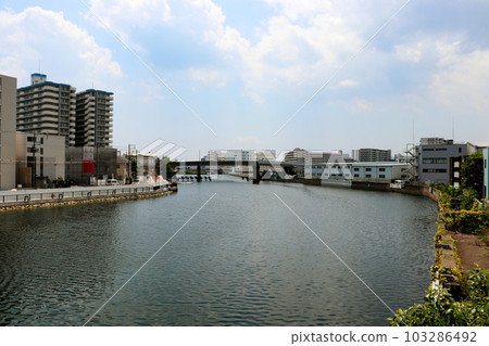 View of the Hyogo Canal from the top of the bridge 103286492