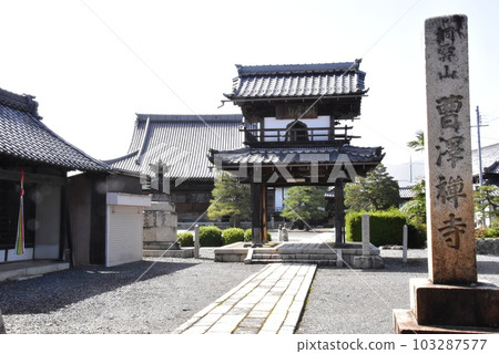 Takashima City, Shiga Prefecture Sotakuji Sanmon Gate, Main Hall and Fresh Greenery 103287577