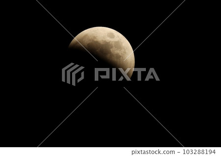 2022 年 11 月 8 日的月食 103288194