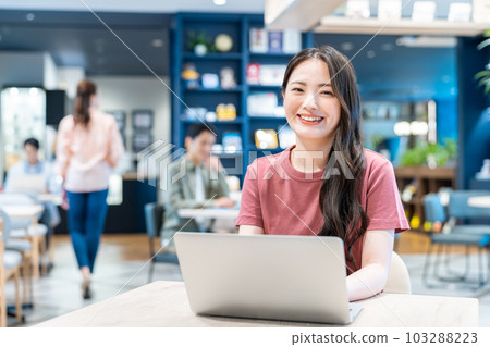 Young engineer working in the office Shooting cooperation: Creadisce (Maruzen-Yushudo Co., Ltd.) Young engineer working in the office Shooting cooperation: Creadisce (Maruzen-Yushudo Co., Ltd.) 103288223