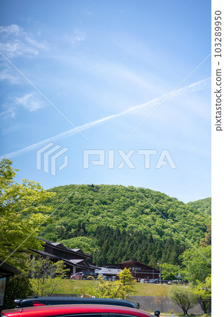 旅遊旺季的天空 103289950