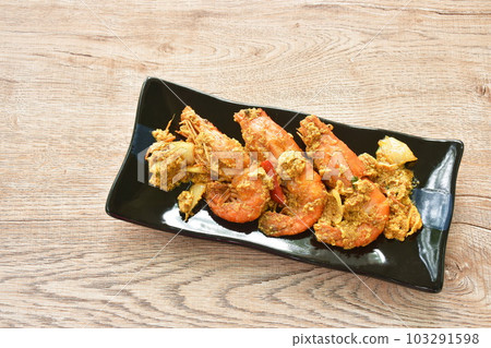 stir fried river shrimp in yellow curry and egg on plate stir fried river shrimp in yellow curry and egg on plate 103291598