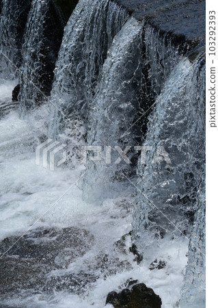 雨季的形象（上漲的河流） 103292393