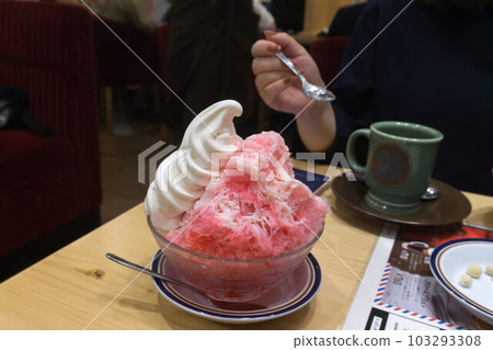 Ichigo shaved ice Ichigo shaved ice 103293308