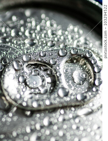 Beer can cap with water drops. 103294522
