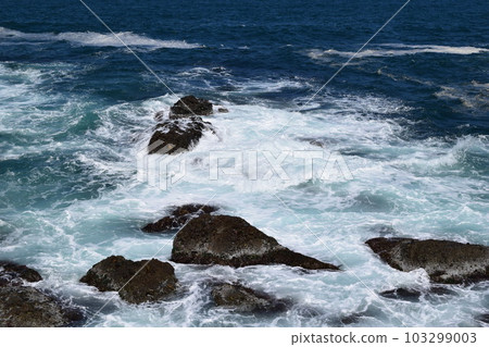 Rough waves of Shonai beach Sea of Japan Rough waves of Shonai beach Sea of Japan 103299003