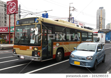 Land transportation of Kanagawa Chuo Kotsu bus vehicles: Kawaguchi City, Saitama Prefecture 103299333