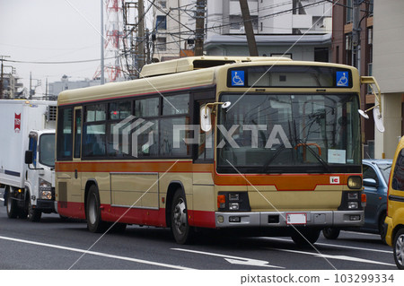 Land transportation of Kanagawa Chuo Kotsu bus vehicles: Kawaguchi City, Saitama Prefecture Land transportation of Kanagawa Chuo Kotsu bus vehicles: Kawaguchi City, Saitama Prefecture 103299334