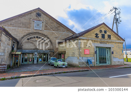 A live hall along the north canal in Otaru, Hokkaido A live hall along the north canal in Otaru, Hokkaido 103300144