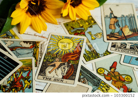 塔羅牌太陽和向日葵 103300152