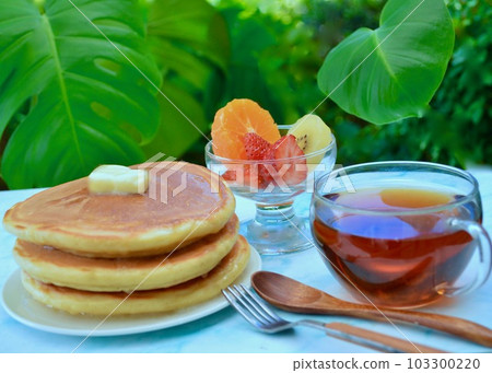 在花園的綠意和山雀的叫聲中享用早餐。 103300220